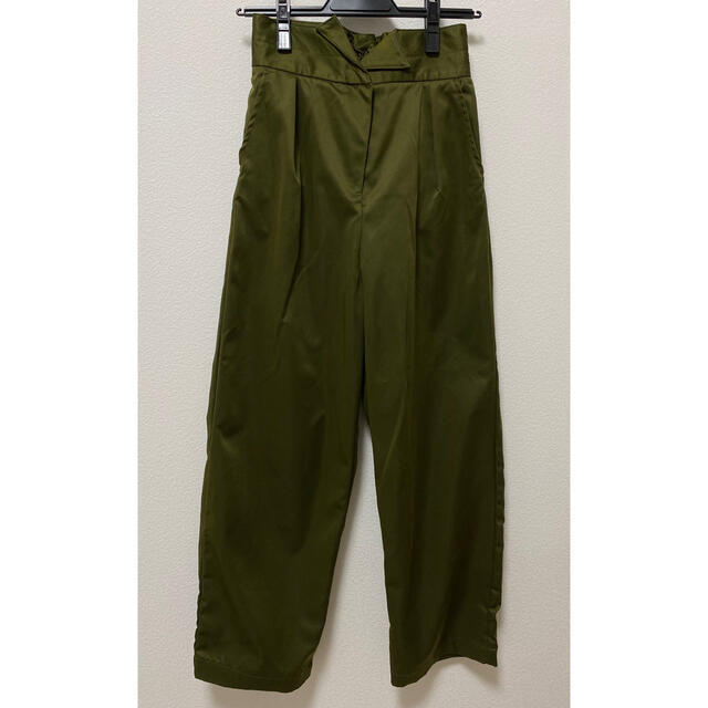 Ameri VINTAGE(アメリヴィンテージ)のAMERI OVAL CHINO LIKE PANTS レディースのパンツ(チノパン)の商品写真