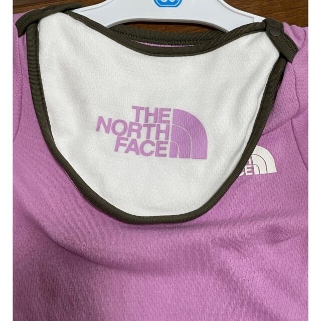 THE NORTH FACE(ザノースフェイス)の期間限定値下げ　THE NORTH FACE  付け替えスタイ　出産祝い キッズ/ベビー/マタニティのベビー服(~85cm)(ロンパース)の商品写真