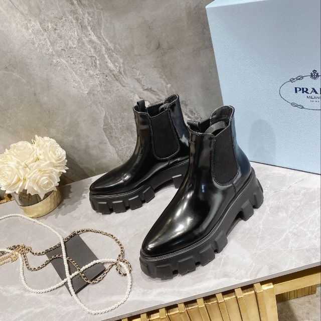 フォルミア ブラッシュドレザーアンクルブーツ (FERRAGAMO/ブーツ