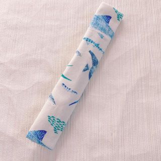 水筒肩紐カバー 男の子 海の生きもの サメ 白(外出用品)