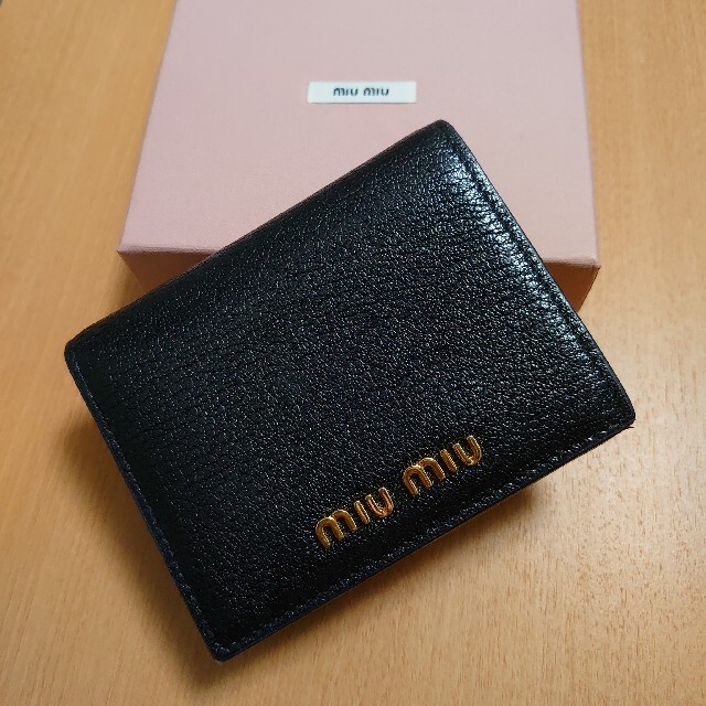 MIU MIU 二折財布【箱、認可証カードあり】