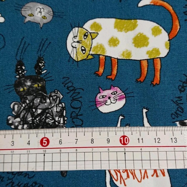 【専用】110×50cm CAT STREET 猫柄 紺色ネイビー オックス生地 ハンドメイドの素材/材料(生地/糸)の商品写真