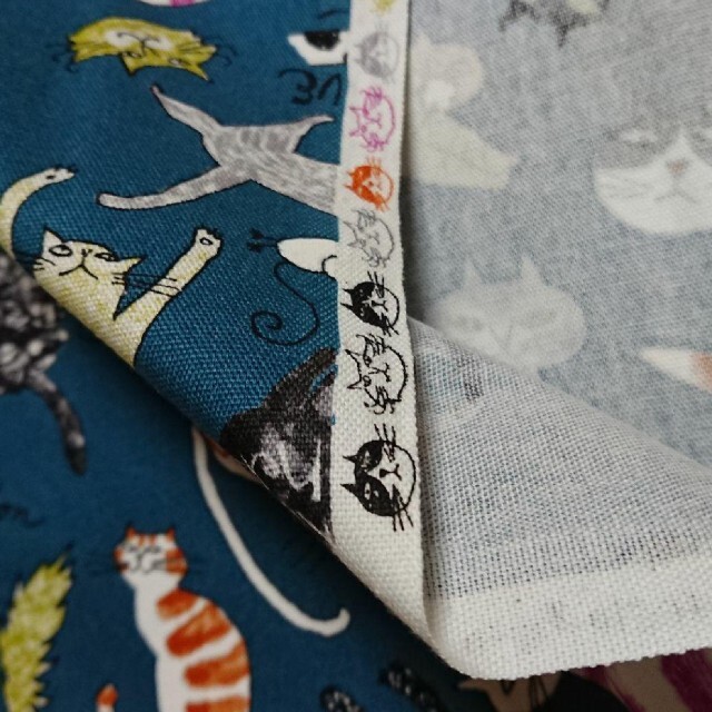 【専用】110×50cm CAT STREET 猫柄 紺色ネイビー オックス生地 ハンドメイドの素材/材料(生地/糸)の商品写真