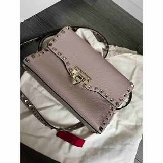 ヴァレンティノ(VALENTINO)のヴァレンティノ　カーフスキンクロスボディバッグ(ショルダーバッグ)