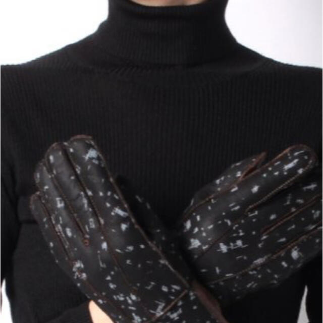 新品✨タグ付き♪定価8,800円　ムートン　羊革の暖かい手袋　　大特価‼️ レディースのファッション小物(手袋)の商品写真
