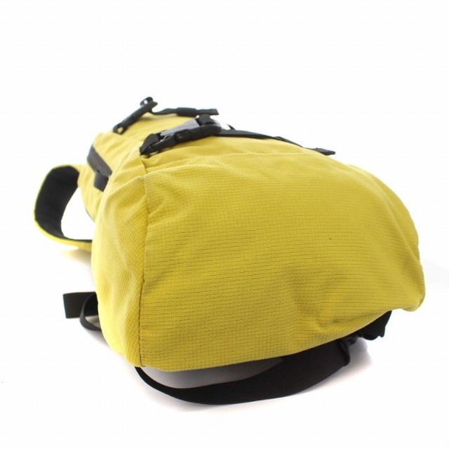 patagonia(パタゴニア)のPatagonia Scrum Pack リュックサック デイパック 黄 メンズのバッグ(バッグパック/リュック)の商品写真