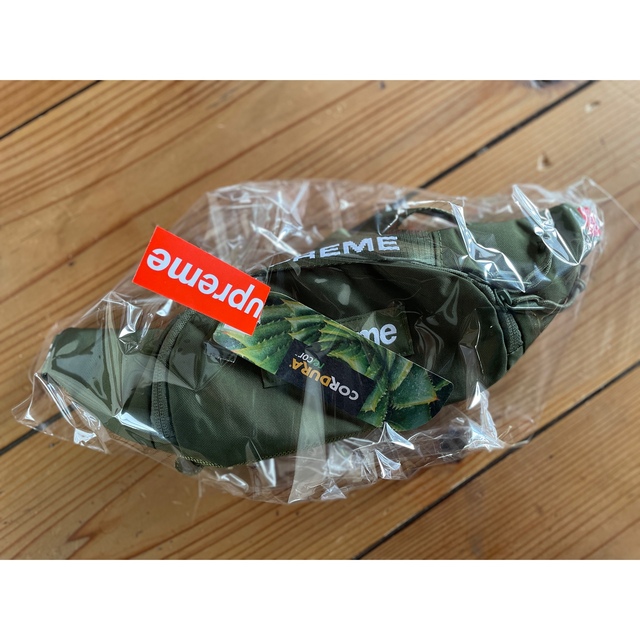 Supreme(シュプリーム)の22FW Supreme Small Waist Bag ウエスト バッグ  メンズのバッグ(ウエストポーチ)の商品写真