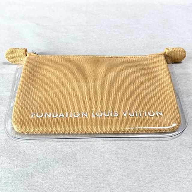 LOUIS VUITTON(ルイヴィトン)のフォンダシオン ルイヴィトン ポーチ キャメル キャンバス ルイヴィトン美術館 レディースのファッション小物(ポーチ)の商品写真