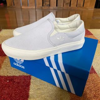 アディダス(adidas)のスニーカー adidasコートラリースリップ(スリッポン/モカシン)