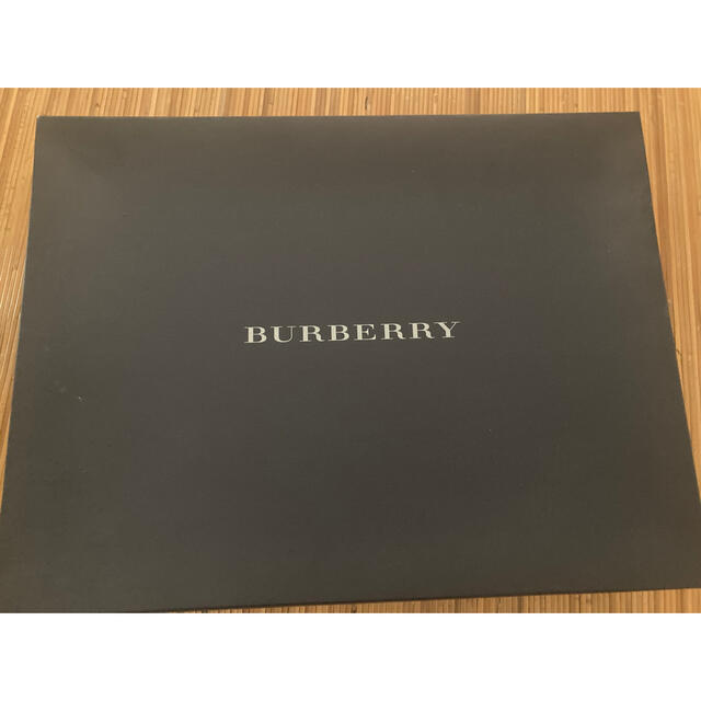 BURBERRY(バーバリー)のBURBERRY 羽毛ひざ掛け インテリア/住まい/日用品の寝具(その他)の商品写真