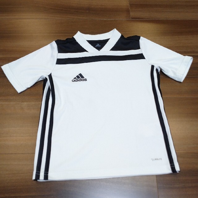 adidas(アディダス)のadidas 白Tシャツ 120cm キッズ/ベビー/マタニティのキッズ服男の子用(90cm~)(Tシャツ/カットソー)の商品写真