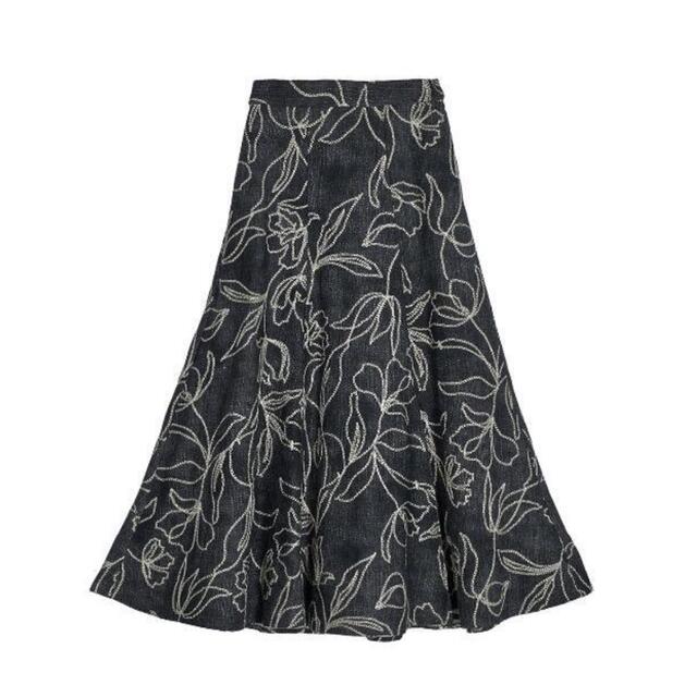 Ameri VINTAGE(アメリヴィンテージ)のAmeriVINTAGE デニム花柄刺繍スカート レディースのスカート(ロングスカート)の商品写真