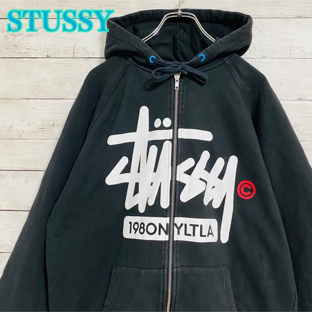 日本製】 STUSSY - フルジップ デカロゴ ゆったり 【希少品デザイン オンライン卸売 プルオーバー 【激レア】ステューシー パーカー 刺繍 白 センターロゴ L 黒 パーカー