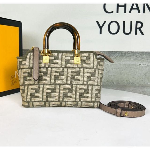 Fendi バイ ザ ウェイ ミニ   ショルダーバッグ