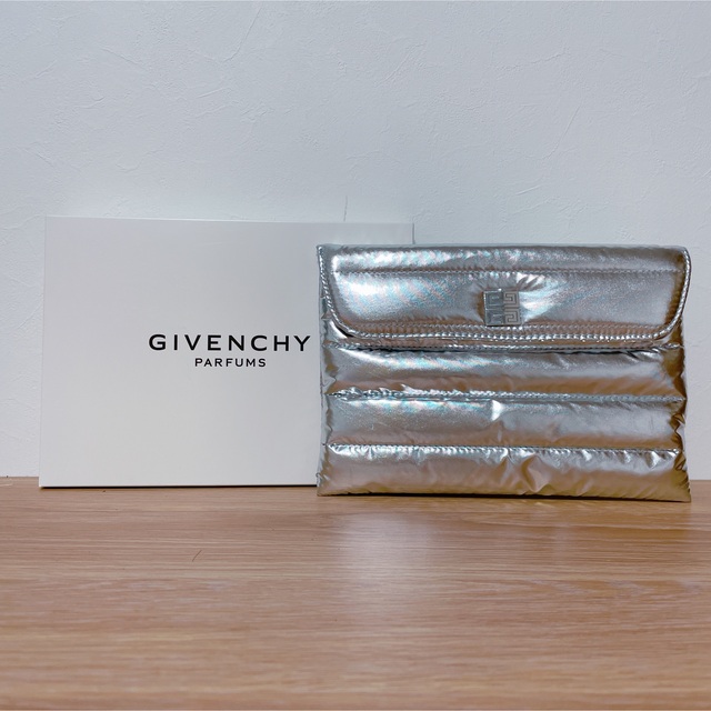 GIVENCHY(ジバンシィ)の『さとちゃん様』ポーチ/GIVENCHY レディースのファッション小物(ポーチ)の商品写真