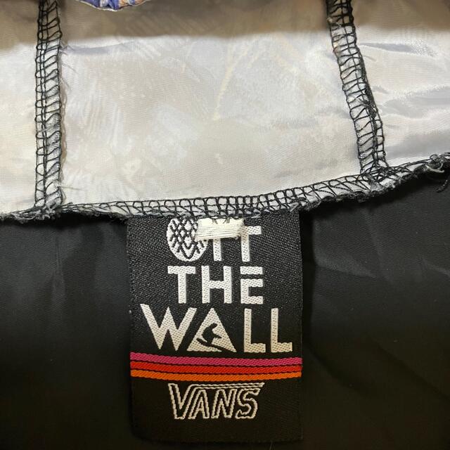 VANS(ヴァンズ)のVANS ヴァンズ　ナイロンパーカー　でかロゴ　バックプリント　総柄　ラグラン メンズのジャケット/アウター(ナイロンジャケット)の商品写真