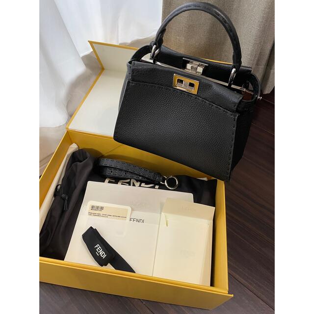 FENDI(フェンディ)のFENDI  フェンディ  ピーカブー ミニ  セレリア  ブラック  美品 レディースのバッグ(ハンドバッグ)の商品写真