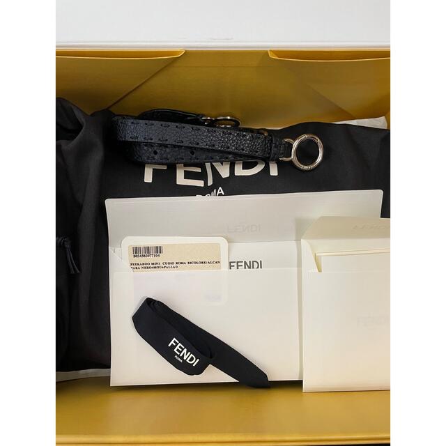 FENDI(フェンディ)のFENDI  フェンディ  ピーカブー ミニ  セレリア  ブラック  美品 レディースのバッグ(ハンドバッグ)の商品写真