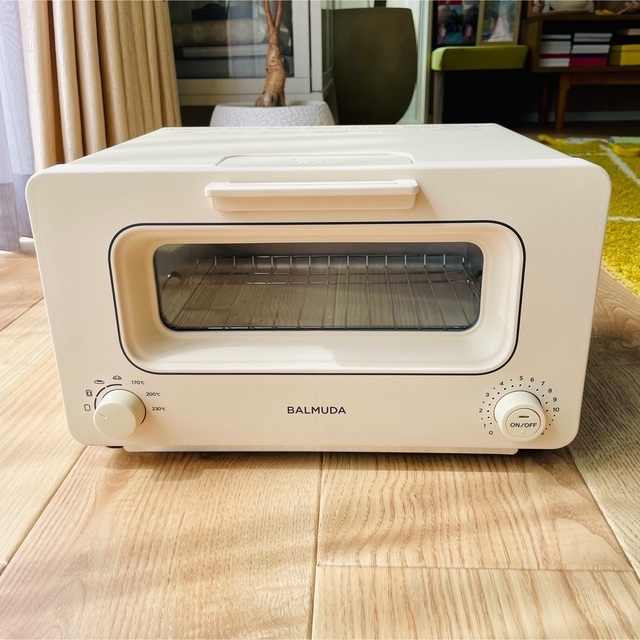 BALMUDA(バルミューダ)の【早いもの勝ち】BALMUDA The Toaster ベージュ K05A-BG スマホ/家電/カメラの調理家電(調理機器)の商品写真