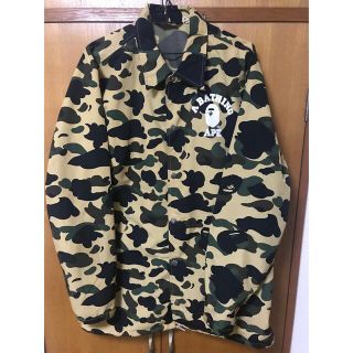 アベイシングエイプ(A BATHING APE)のAPE  迷彩　ジャケット　猿　サイズM(ナイロンジャケット)