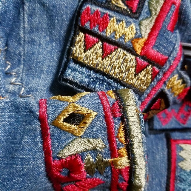 デニムジャケット　刺繍　希少　総柄 レディースのジャケット/アウター(Gジャン/デニムジャケット)の商品写真