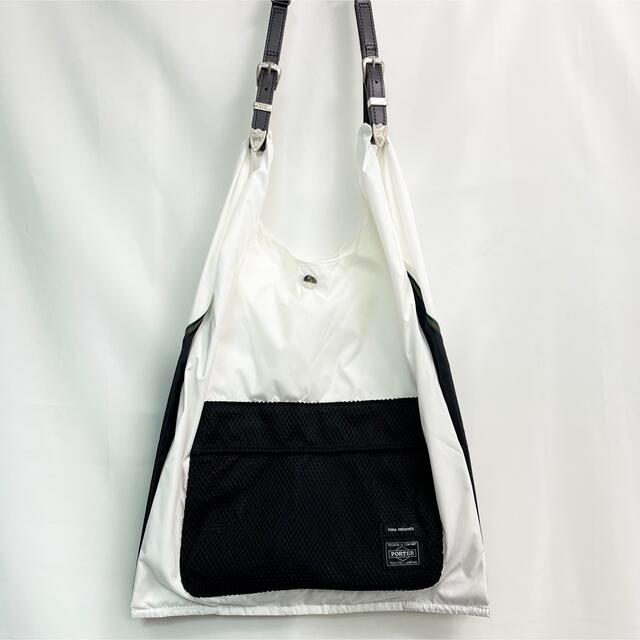 TOGA(トーガ)のTOGA × PORTER 2022年 PACKABLE BAG ホワイト レディースのバッグ(ショルダーバッグ)の商品写真