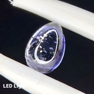  【SOLD】ぷるんと可愛く♬かっこいい金色ラメ✨濃美色アイオライト0.34ct(チャーム)