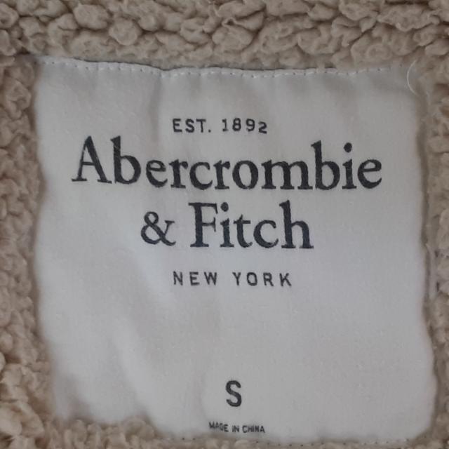 Abercrombie&Fitch(アバクロンビーアンドフィッチ)のアバクロンビーアンドフィッチ ブルゾン S レディースのジャケット/アウター(ブルゾン)の商品写真