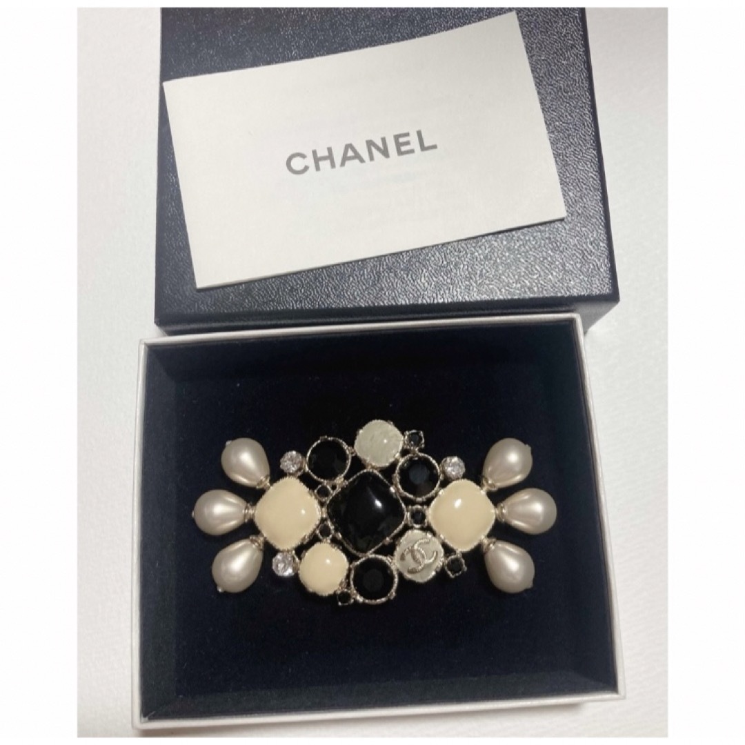 CHANEL(シャネル)のシャネル❤️08A コレクション着用 ブローチ レディースのアクセサリー(ブローチ/コサージュ)の商品写真