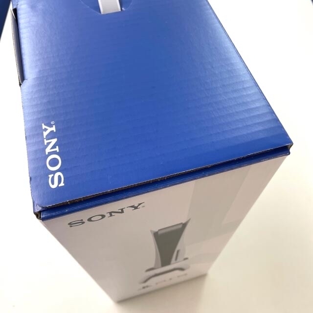 SONY(ソニー)の【新品未開封】最新SONY PlayStation5 CFI-1200A01 エンタメ/ホビーのゲームソフト/ゲーム機本体(家庭用ゲーム機本体)の商品写真