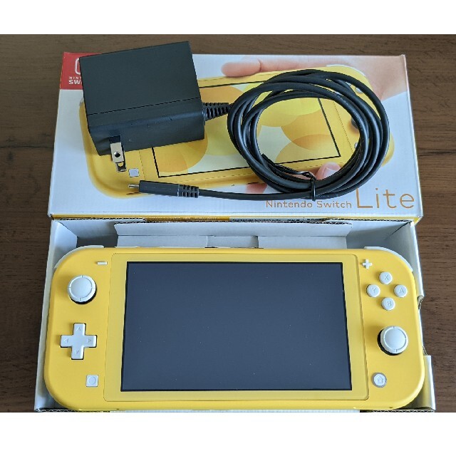 任天堂(ニンテンドウ)のNintendo Switch Lite イエロー エンタメ/ホビーのゲームソフト/ゲーム機本体(携帯用ゲーム機本体)の商品写真