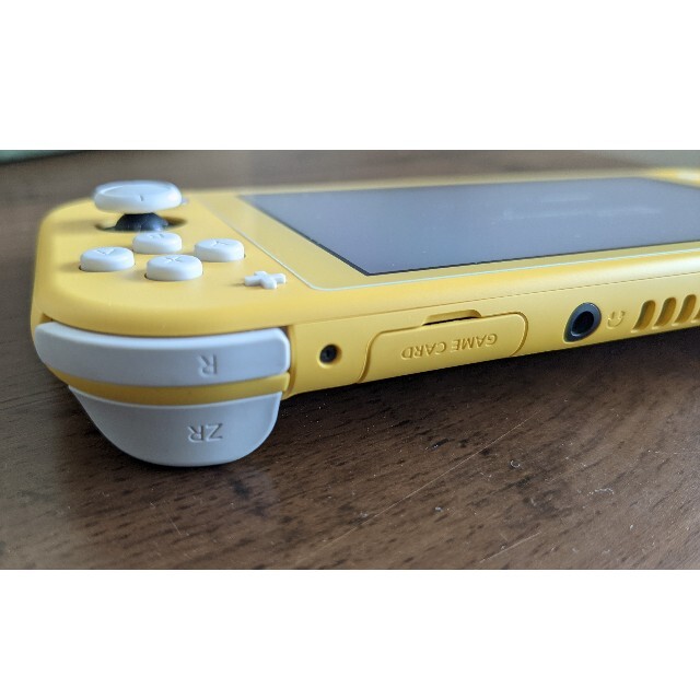 任天堂(ニンテンドウ)のNintendo Switch Lite イエロー エンタメ/ホビーのゲームソフト/ゲーム機本体(携帯用ゲーム機本体)の商品写真