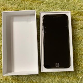 アップル iPhoneSE 第3世代 64GB スターライト auの通販 by あきさん's