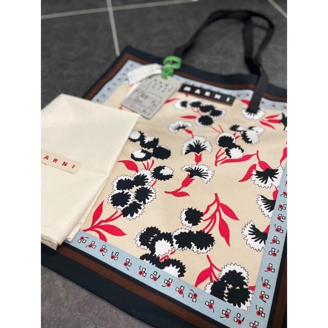 新品】マルニマーケット バンダナトート 限定 ベージュフラワー MARNI