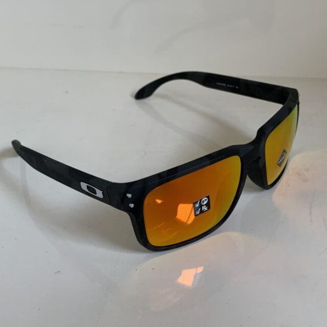 Oakley(オークリー)のOAKLEYオークリー サングラス【HOLBROOK】黒カモ プリズム偏光 スポーツ/アウトドアのスノーボード(アクセサリー)の商品写真