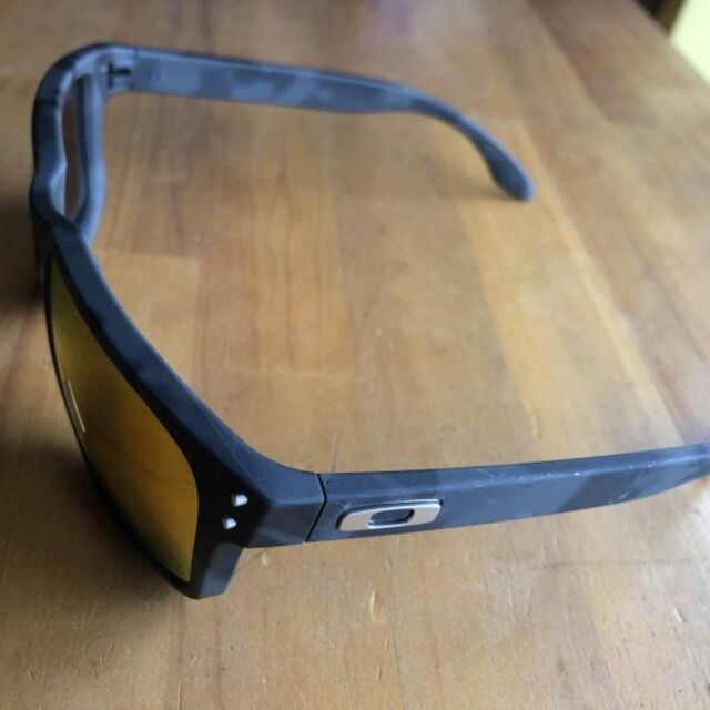 Oakley(オークリー)のOAKLEYオークリー サングラス【HOLBROOK】黒カモ プリズム偏光 スポーツ/アウトドアのスノーボード(アクセサリー)の商品写真