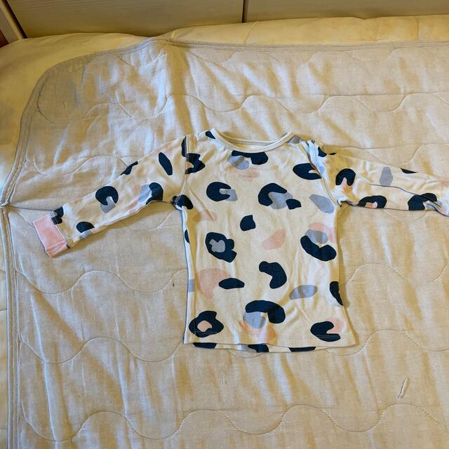 長袖Tシャツ80 2枚セット キッズ/ベビー/マタニティのベビー服(~85cm)(シャツ/カットソー)の商品写真