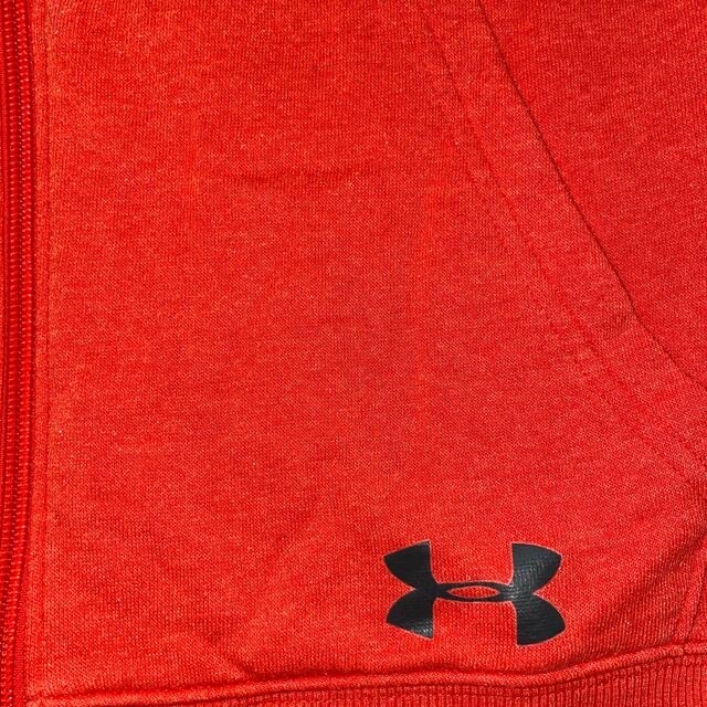 UNDER ARMOUR(アンダーアーマー)の専用　アンダーアーマー　パーカー　160サイズ キッズ/ベビー/マタニティのキッズ服男の子用(90cm~)(ジャケット/上着)の商品写真