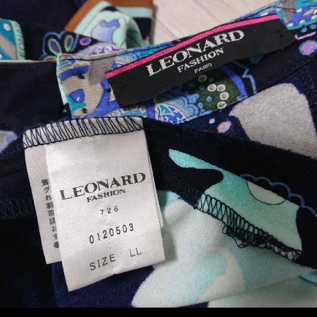 LEONARD - レオナールの幻想的なカラーの素敵なワンピースです。の通販 ...