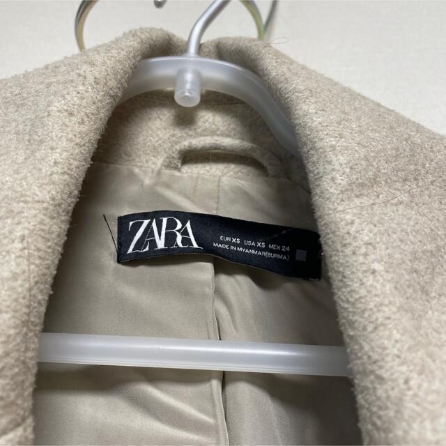 ZARA(ザラ)のZARAロングコート　ベージュ レディースのジャケット/アウター(ロングコート)の商品写真