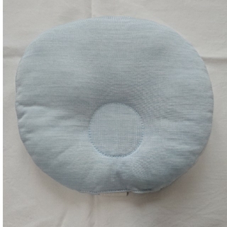 ニシマツヤ(西松屋)の授乳枕  ベビー枕  淡いブルー  涼感素材(枕)