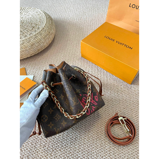 LOUIS VUITTON - お値下げ！ルイヴィトン・バッグ【ほぼ新品】