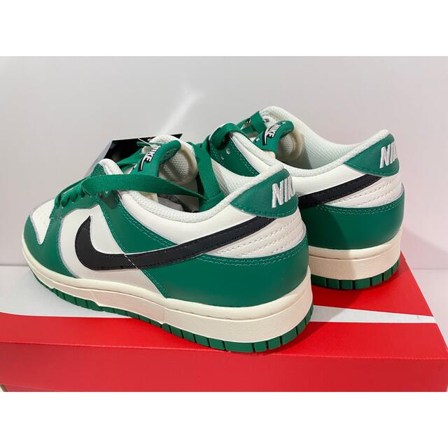 NIKE(ナイキ)の【新品】NIKE DUNK LOW RETRO SE LOTTERY グリーン メンズの靴/シューズ(スニーカー)の商品写真