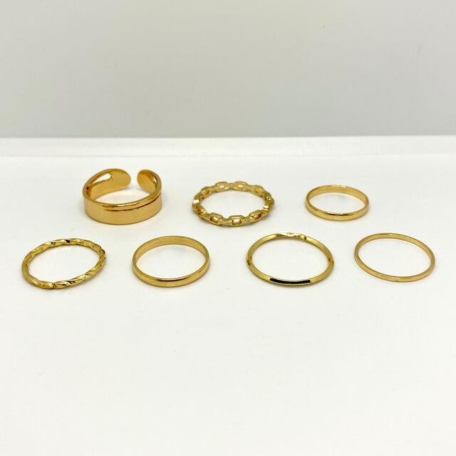 シンプル ゴールド リング 重ね付け 7点セット レディースのアクセサリー(リング(指輪))の商品写真