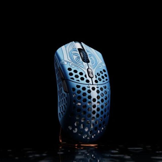 Finalmouse Starlight-12 Poseidon スマホ/家電/カメラのPC/タブレット(PC周辺機器)の商品写真