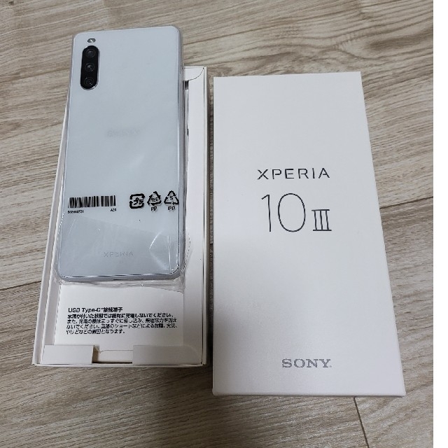 未使用品　SONY Xperia 10 III SOG04 128G  ホワイトSONY