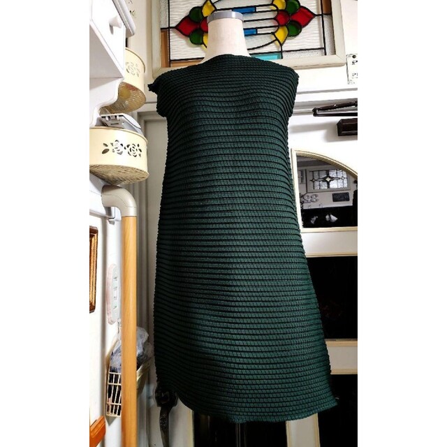 美品 ISSEY MIYAKE イッセイミヤケ ワンピース グリーン レディース