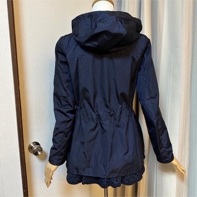 MONCLER(モンクレール)の専用　美品　MONCLER LOTUS NAVY TG0 レディースのジャケット/アウター(ナイロンジャケット)の商品写真