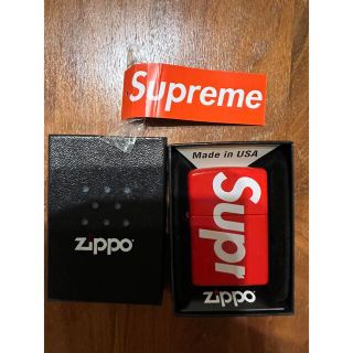 シュプリーム(Supreme)の【新品同様】Supreme Zippo ライター　赤(タバコグッズ)