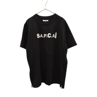 サカイ(sacai)のSacai サカイ 21SS×A.P.C. SIDE ZIP LOGO TEE SS BLACK 21E2-COEQW-M26978 アーペーセー サイドジップロゴプリント半袖Tシャツ カットソー(Tシャツ/カットソー(半袖/袖なし))